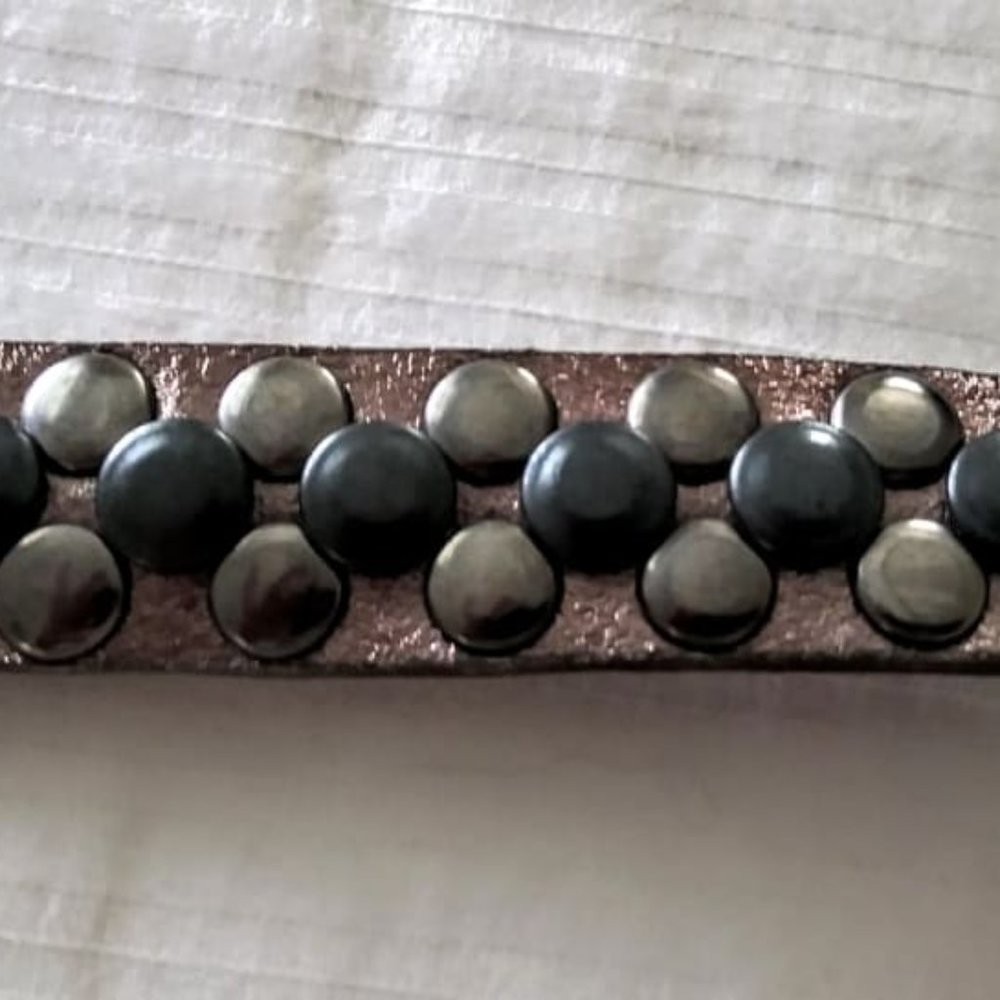New dark bronze studded leather belt size L - Picture 2 of 3